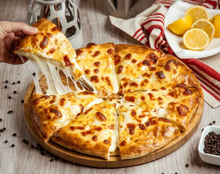 Flourless cheese crust pizza